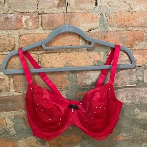 Red 32E sparkly, lace bra. 💃
